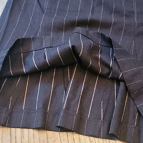 Theory pinstripe wool mid length skirt size 2 - Picture 3 of 4